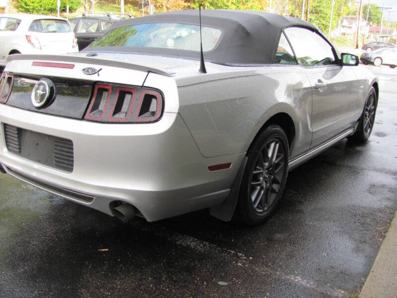 2013 Ford Mustang V6 Premium photo 9