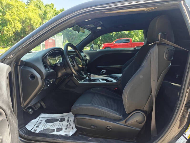 2016 Dodge Challenger SXT Plus