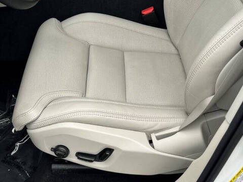 2022 Volvo XC60 B5 Inscription