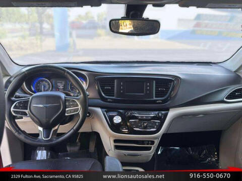 2017 Chrysler Pacifica Touring-L