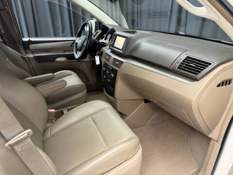 2012 Volkswagen Routan SE