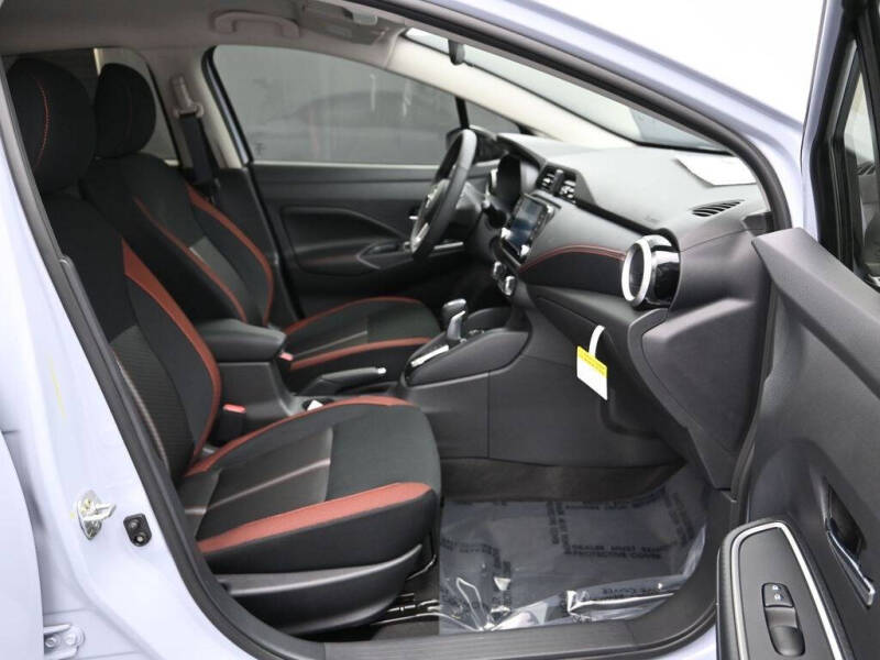 2025 Nissan Versa SR