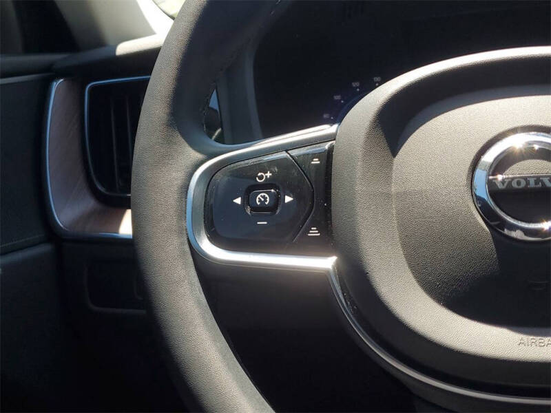 2023 Volvo XC60 B5 Plus Dark Theme