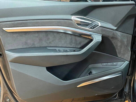 2019 Audi e-tron quattro Prestige