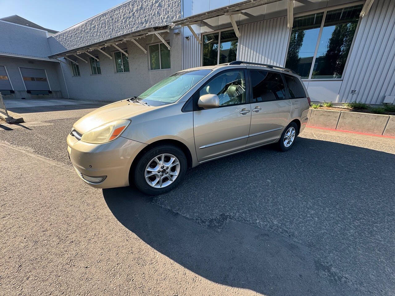 2005 Toyota Sienna for sale at Worldwide Auto in Portland, OR