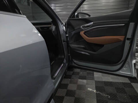 2022 Audi e-tron quattro Premium Plus