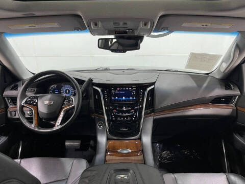 2016 Cadillac Escalade Luxury Collection