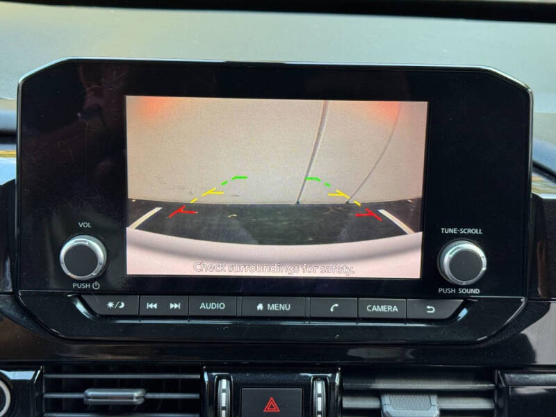 2022 Nissan Pathfinder SV