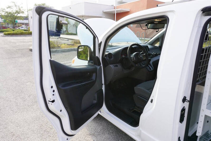 2017 Nissan NV200 SV