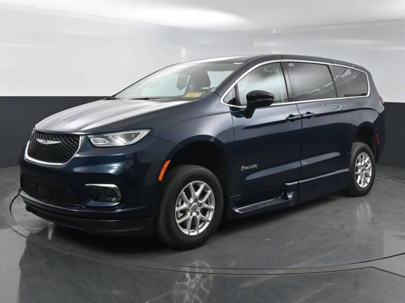 2024 Chrysler Pacifica Touring L