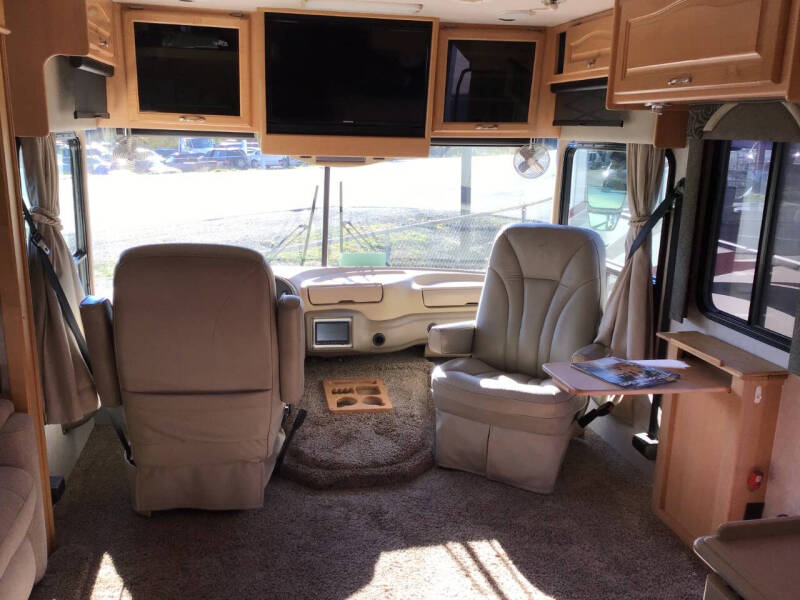 2005 National RV Dolphin 6320LX / 34ft
