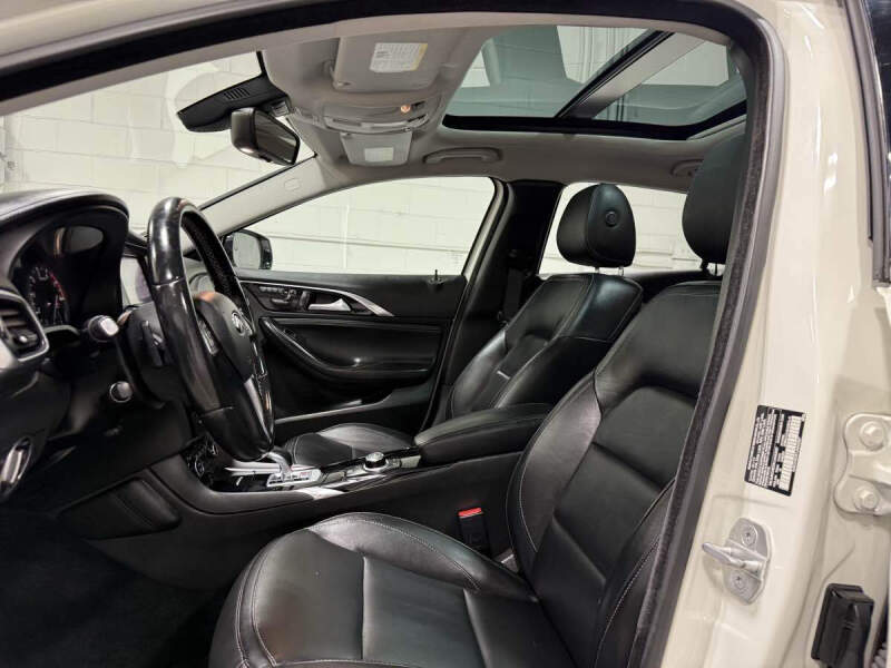 2018 Infiniti QX30 Premium