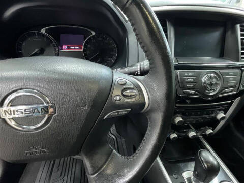 2020 Nissan Pathfinder SV