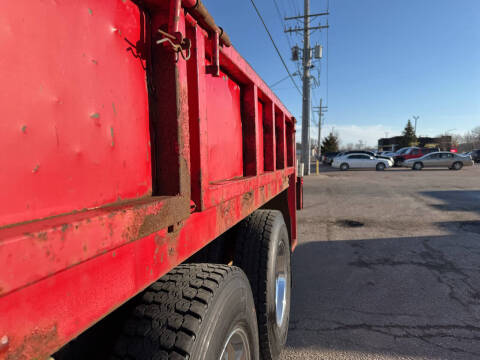 2005 Freightliner M2 106