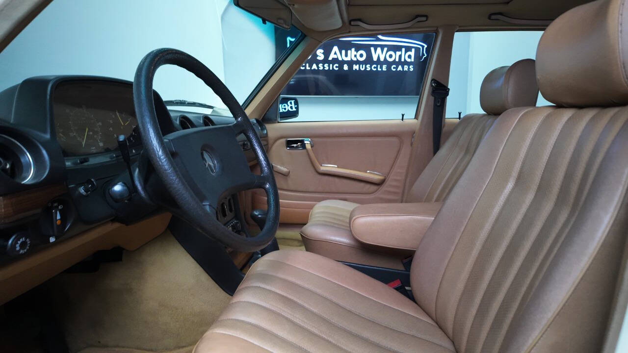 1983 Mercedes-Benz 240-Class 33
