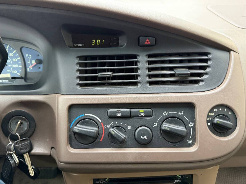 2001 Toyota Sienna LE