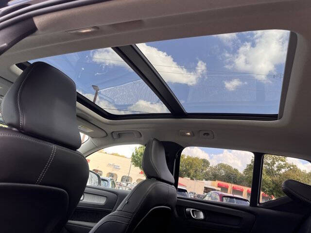 2025 Volvo XC40 B5 Plus Bright Theme