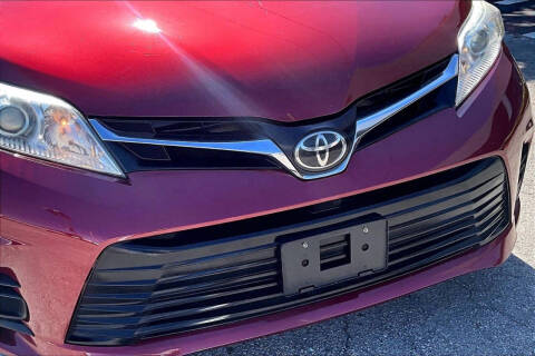 2018 Toyota Sienna LE 8-Passenger
