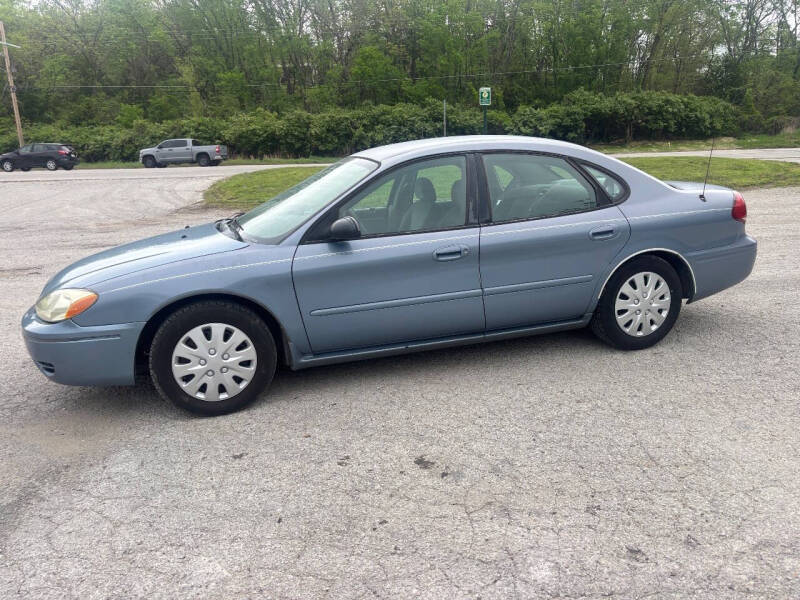 2006 Ford Taurus SE's photo