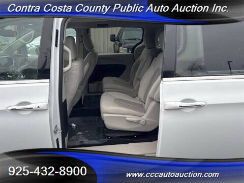 2017 Chrysler Pacifica Hybrid Touring Plus