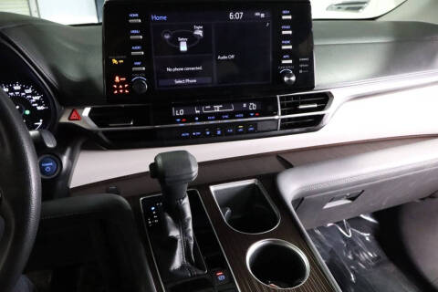 2021 Toyota Sienna LE 8-Passenger