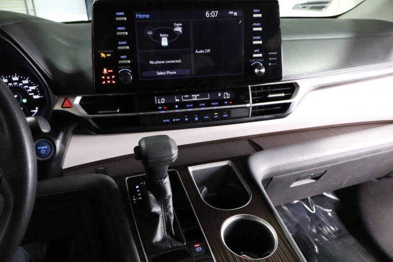 2021 Toyota Sienna LE 8-Passenger