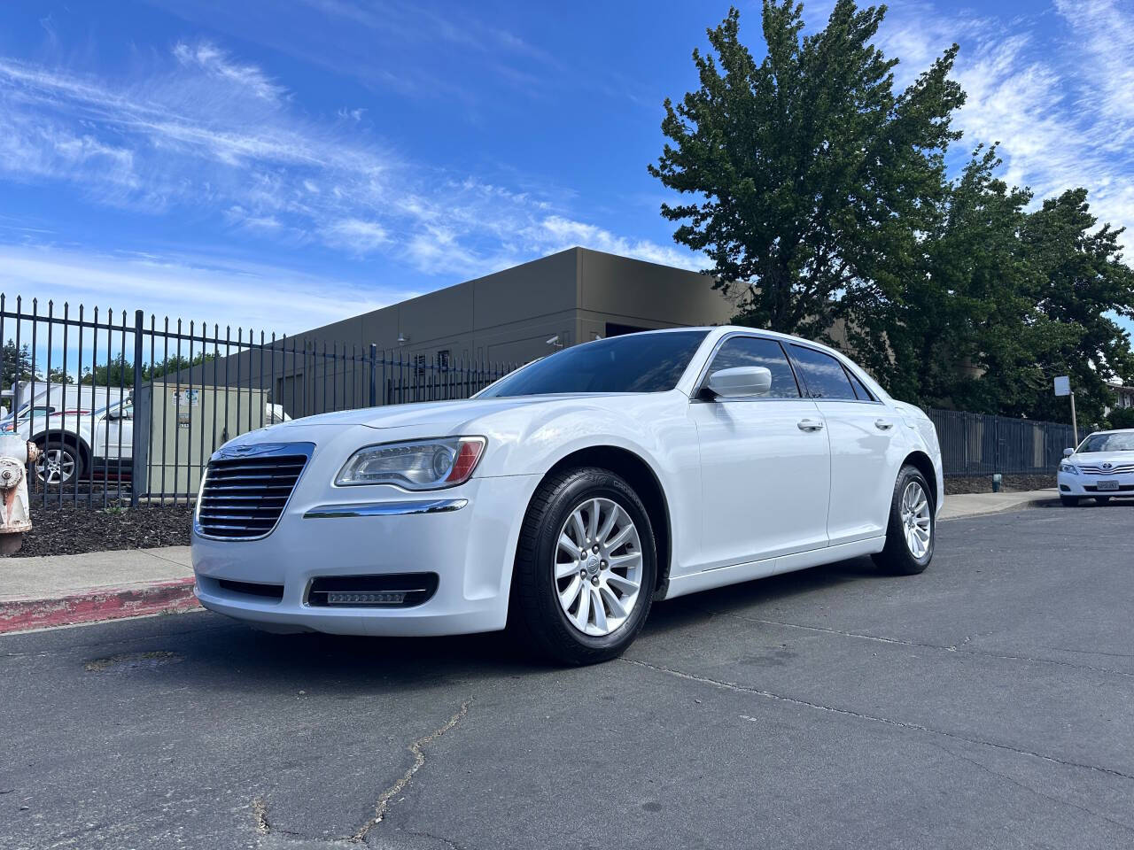 White 2013 Chrysler 300 Base Base 4dr Sedan 2