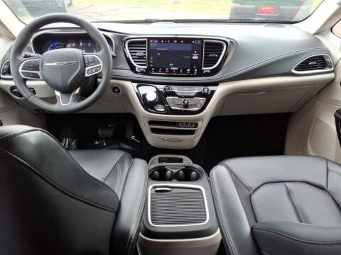 2024 Chrysler Pacifica Plug-In Hybrid Select