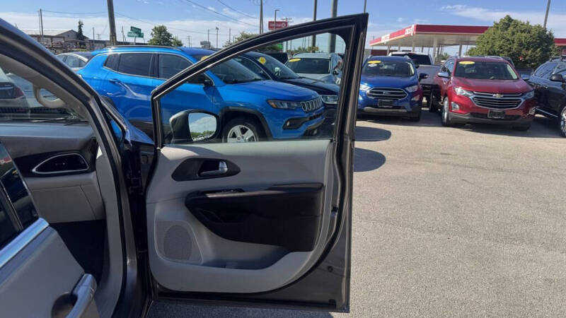 2017 Chrysler Pacifica LX