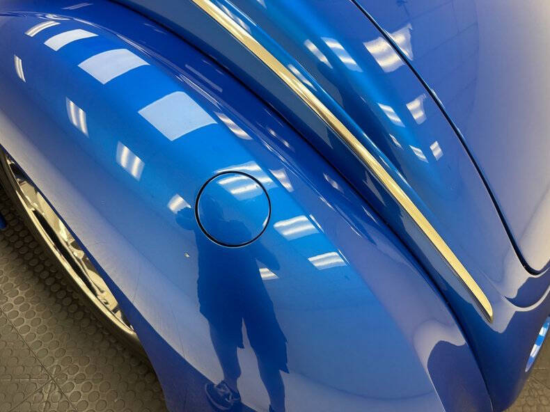 1937 Ford Deluxe