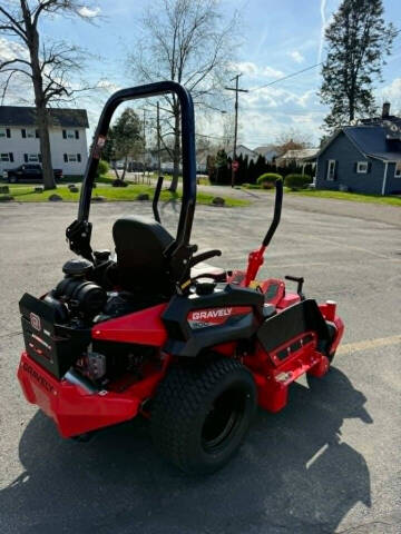 2025 Gravely PRO TURN 352 52"