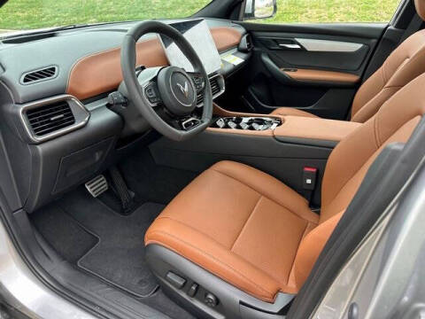 2025 VinFast VF8 Plus