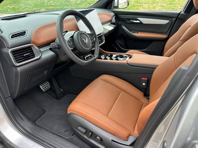 2025 VinFast VF8 Plus