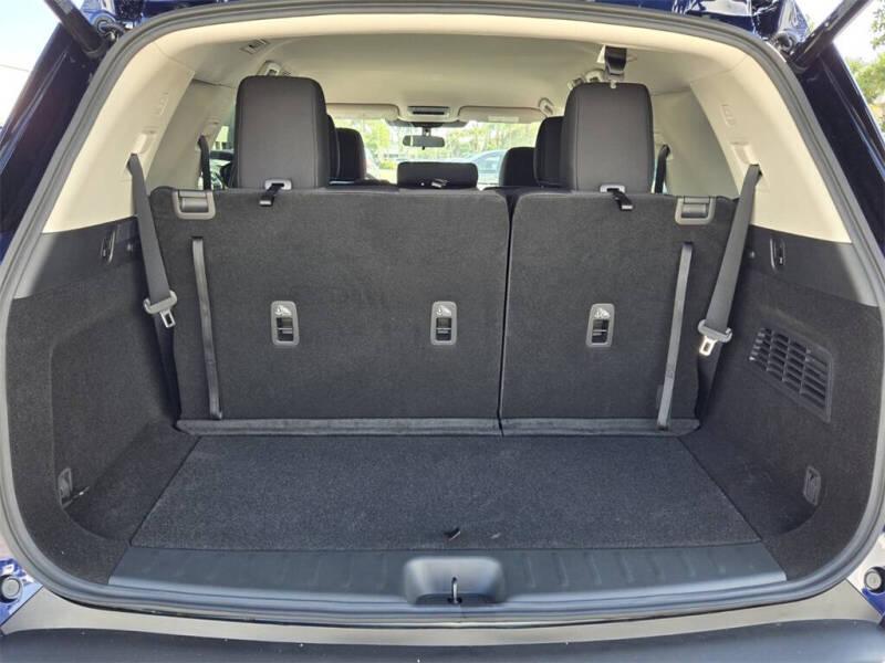 2025 Nissan Pathfinder SV