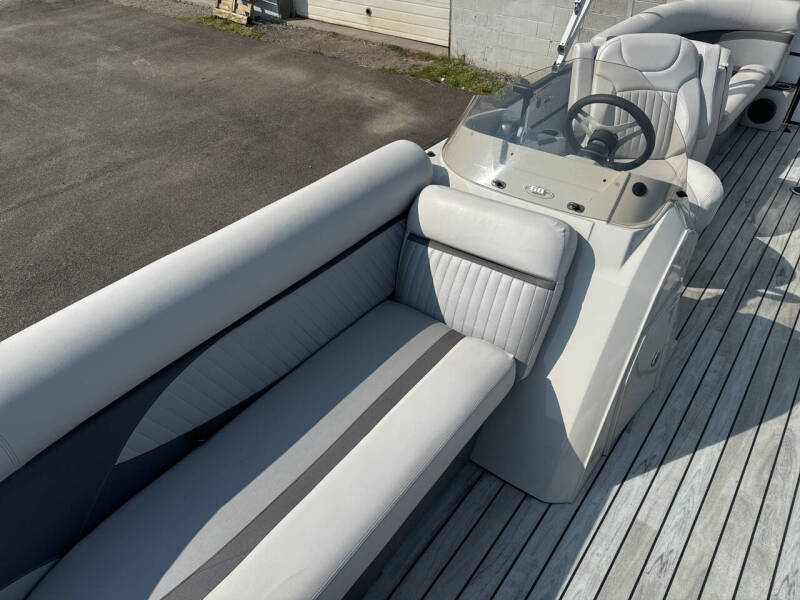 2017 Crest II 230 SLC