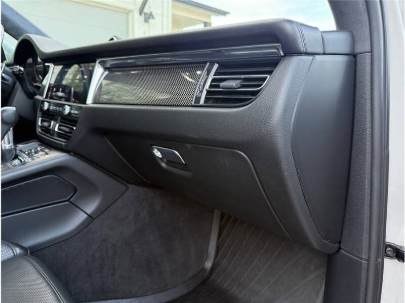 2021 Porsche Macan Turbo