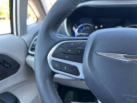 2024 Chrysler Pacifica Plug-In Hybrid Select