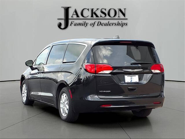 2022 Chrysler Voyager LX