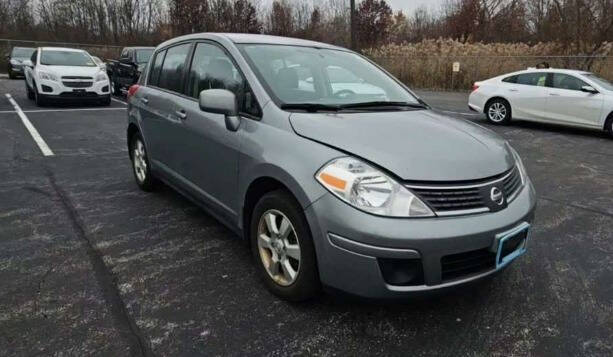 Nissan Versa's photo