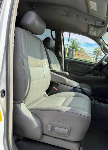 2004 Toyota Sequoia SR5