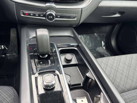 2023 Volvo XC60 B5 Core