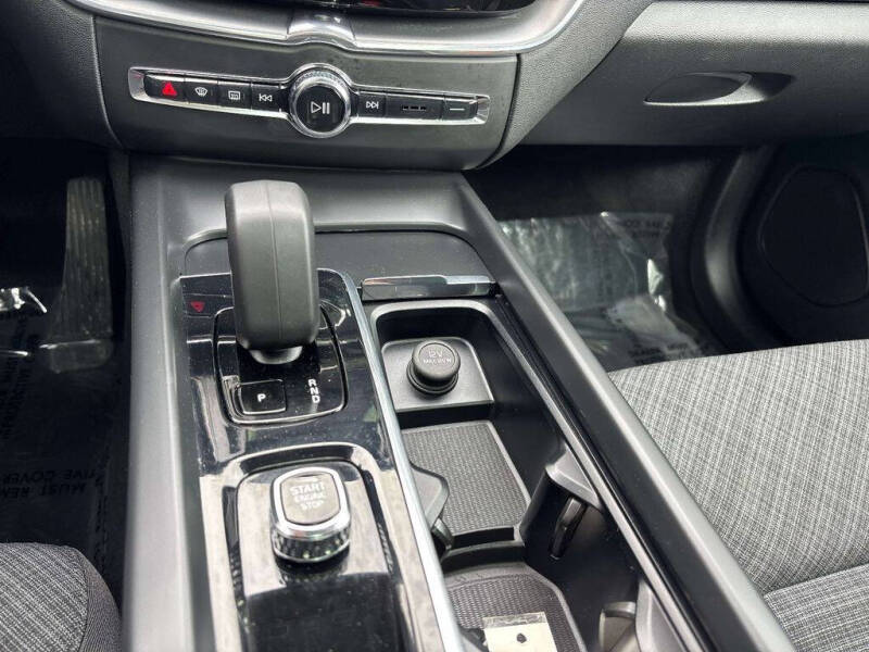 2023 Volvo XC60 B5 Core