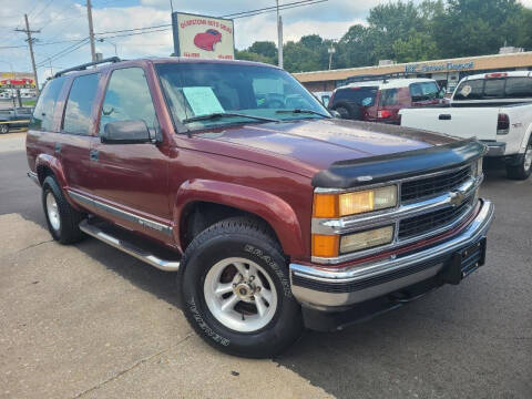 1998 Chevrolet Tahoe for sale at GLADSTONE AUTO SALES    GUARANTEED CREDIT APPROVAL in Gladstone MO
