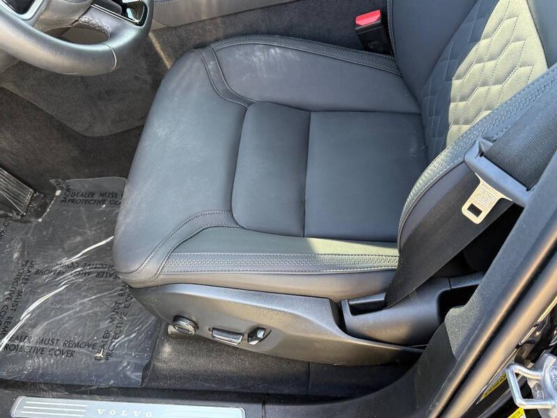 2025 Volvo XC90 B6 Plus Bright Theme 7P