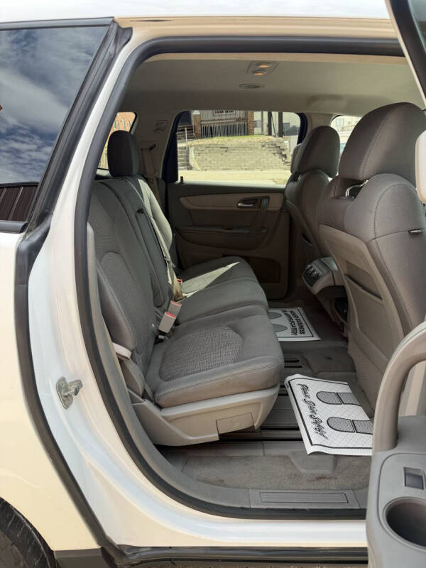 2017 Chevrolet Traverse LS