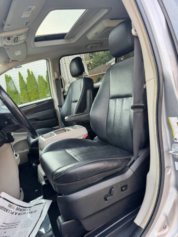 2015 Chrysler Town and Country Touring-L