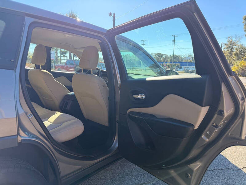 2016 Jeep Cherokee Sport