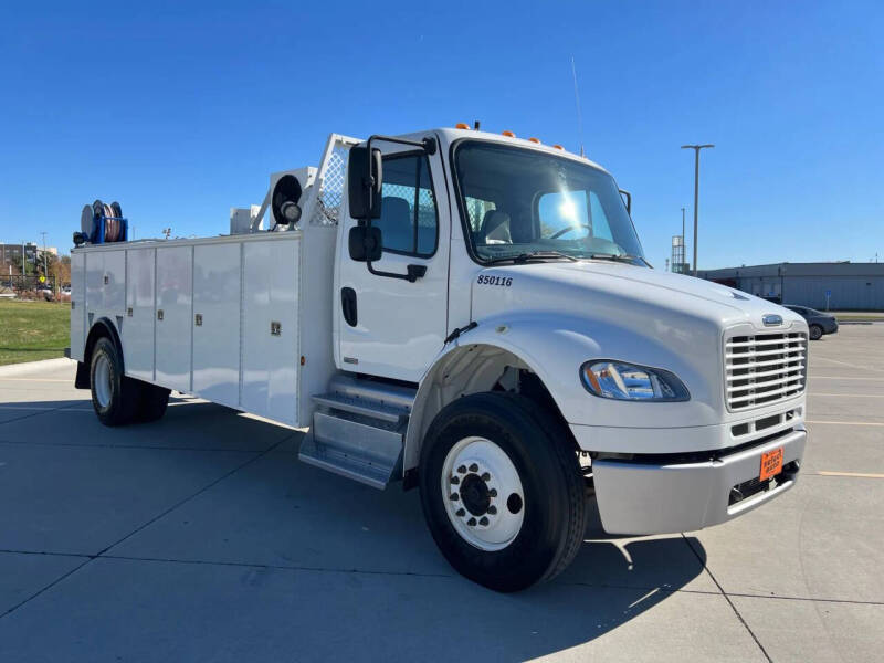 2011 Freightliner M2 106
