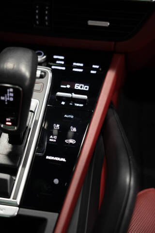 2022 Porsche Cayenne Platinum Edition