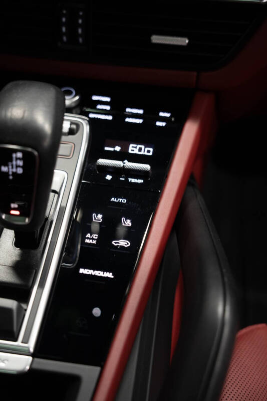 2022 Porsche Cayenne Platinum Edition